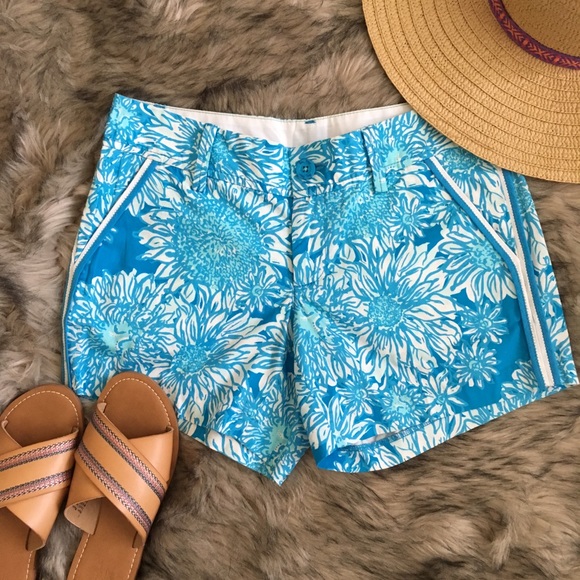 Lilly Pulitzer NWOT Blue Floral Callahan Short - Picture 1 of 6